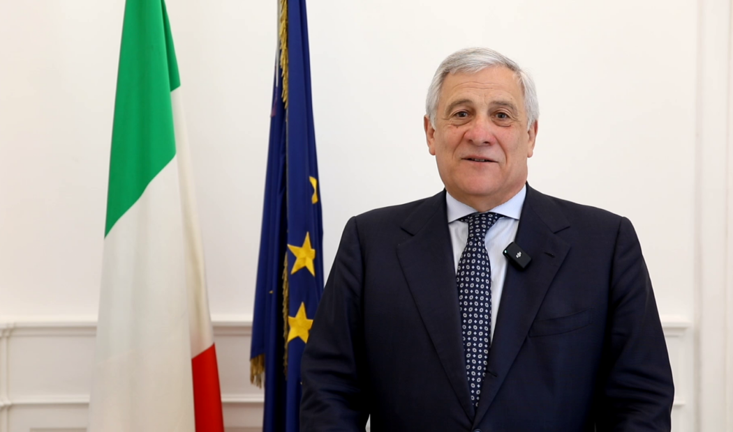 Antonio Tajani durante un incontro con Abbas Araghchi