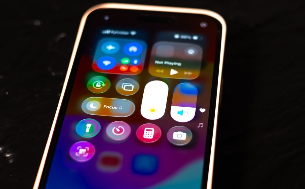 Logo Apple con iOS 27