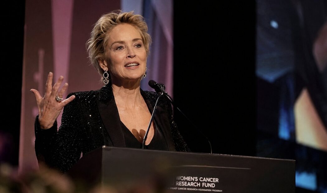 Sharon Stone durante l'intervento alla Global Nobel Laureates Assembly