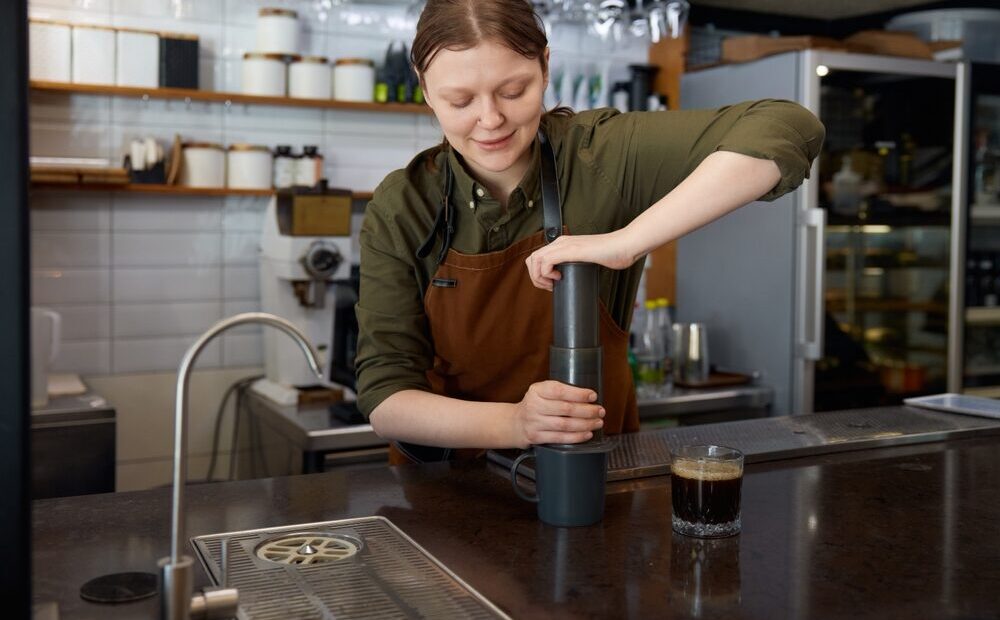 AeroPress Brewer e Macinacaffè Manuale in Noce