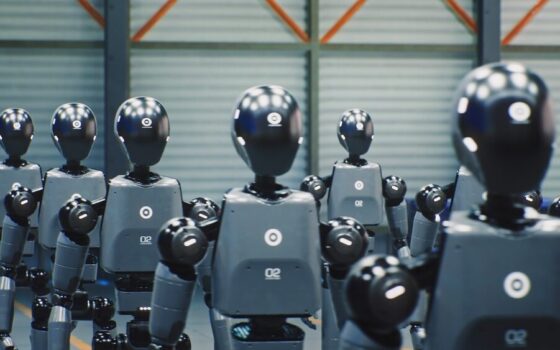 Robot postino bipede di Evri in fase di test